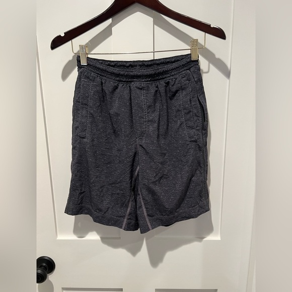 Lululemon Assert Short 9" Gas Station Deep Coal Black- Men's Small - Picture 2 of 4